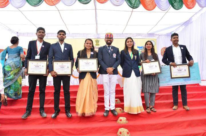 PoonamS82786590's tweet photo. #nss ।। Devendra Kumar Sethiya ।।State awardee 2021-22 ।। PG college Kondagaon।। ❤️ Bastar University @askabir_ @NSSRDBhopal @_NSSIndia @NeetaBajpai5 @DrDadulal @shashib40978297 @SamleshPotai @NssrdD @NssChhattisgarh @snehathawait1 @SaleenaNetam @nssajeetsinha @TilakManikpuri8 https://t.co/IWPjRT4mYp