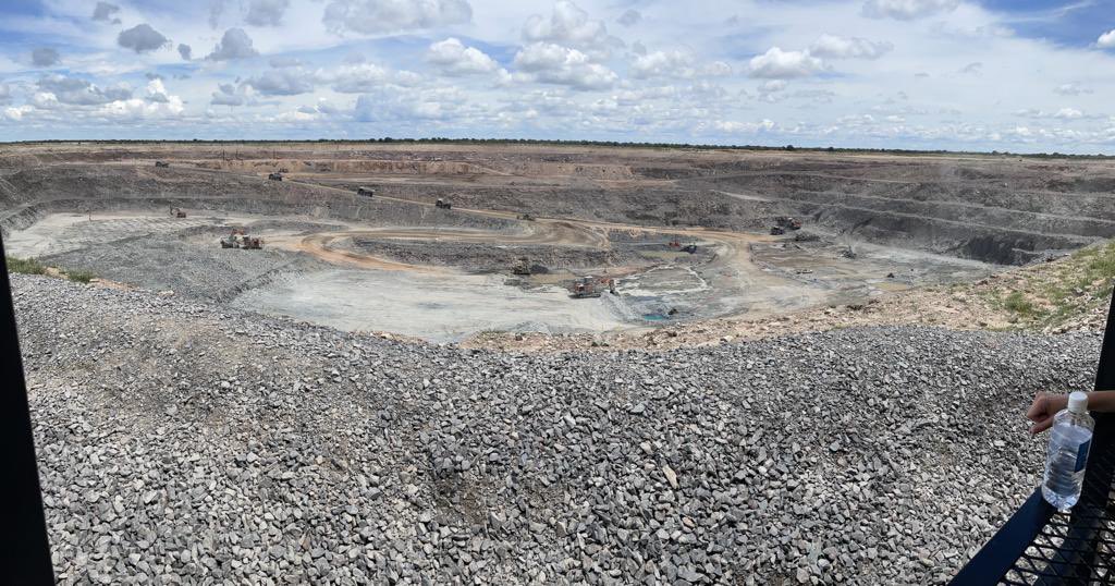 Paydirt_Media's tweet photo. Only two more sleeps until #Indaba23 gets under way!
The pre-conference site visits are continuing before the main event begins in Cape Town. Today our esteemed editor @DominicPiper was checking out the upcoming Motheo copper mine in Botswana with the @SandfireResLtd team. https://t.co/iVfJwzItW0