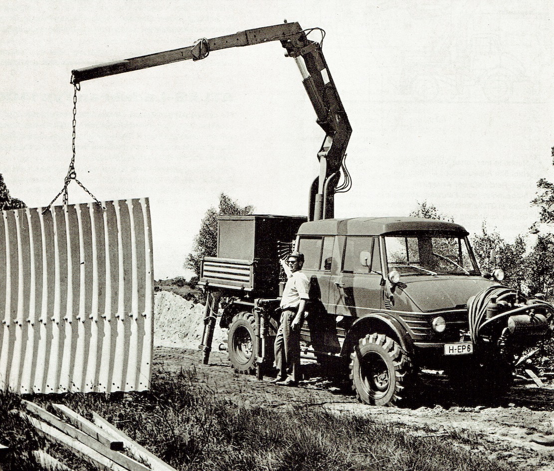 UnimogCommunity's tweet photo. Unimog 416 with double cab, compressor and ATLAS loading crane. Maschinenfabrik W. Weyhausen KG developed loading cranes and loaders especially for mounting on Unimogs. Brochure title.

#unimog #4x4 #daimler #unimogfan #crane #kran #atlas #hiab #klaus #schaeff #palfinger #demag https://t.co/tXIXfU03L7