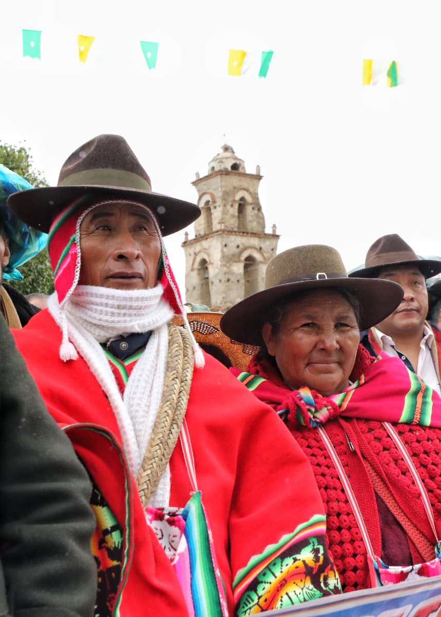 LuchoXBolivia's tweet photo. Participamos en un acto especial por el 21 aniversario de nuestro querido municipio de Soracachi. Con trabajo y obras festejamos a esta hermosa tierra que, con su importante producción, abastece de alimentos al departamento de #Oruro y al país entero.
¡Felicidades Soracachi! https://t.co/uLhcKekqFV