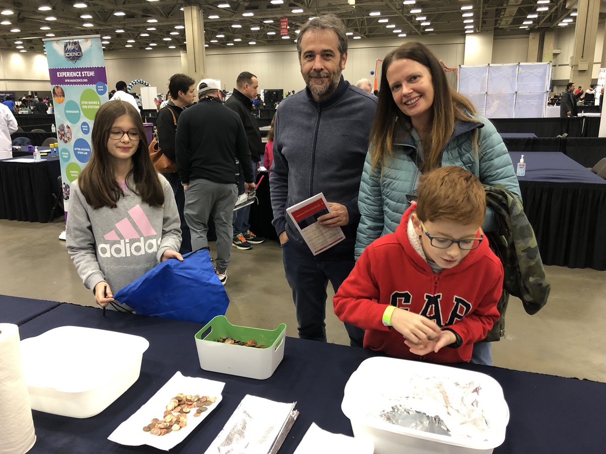 bbarron21's tweet photo. Dallas kids having fun building boats at the DISD STEM Expo @DallasisdSTEM @DallasISDSupt @stej_sanchez  @STEMscopes https://t.co/0WnGfMCgvK