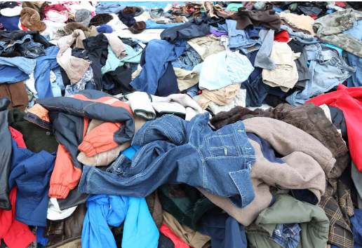 LiveGreenHoward's tweet photo. National #SecondhandWardrobeWeek starts today! 

According to the BBC around 85% of textiles are thrown away. Shopping second hand keeps clothes out of the landfill and reduces water usage and emission from the production of new clothing. https://t.co/0Cq49HVmMI