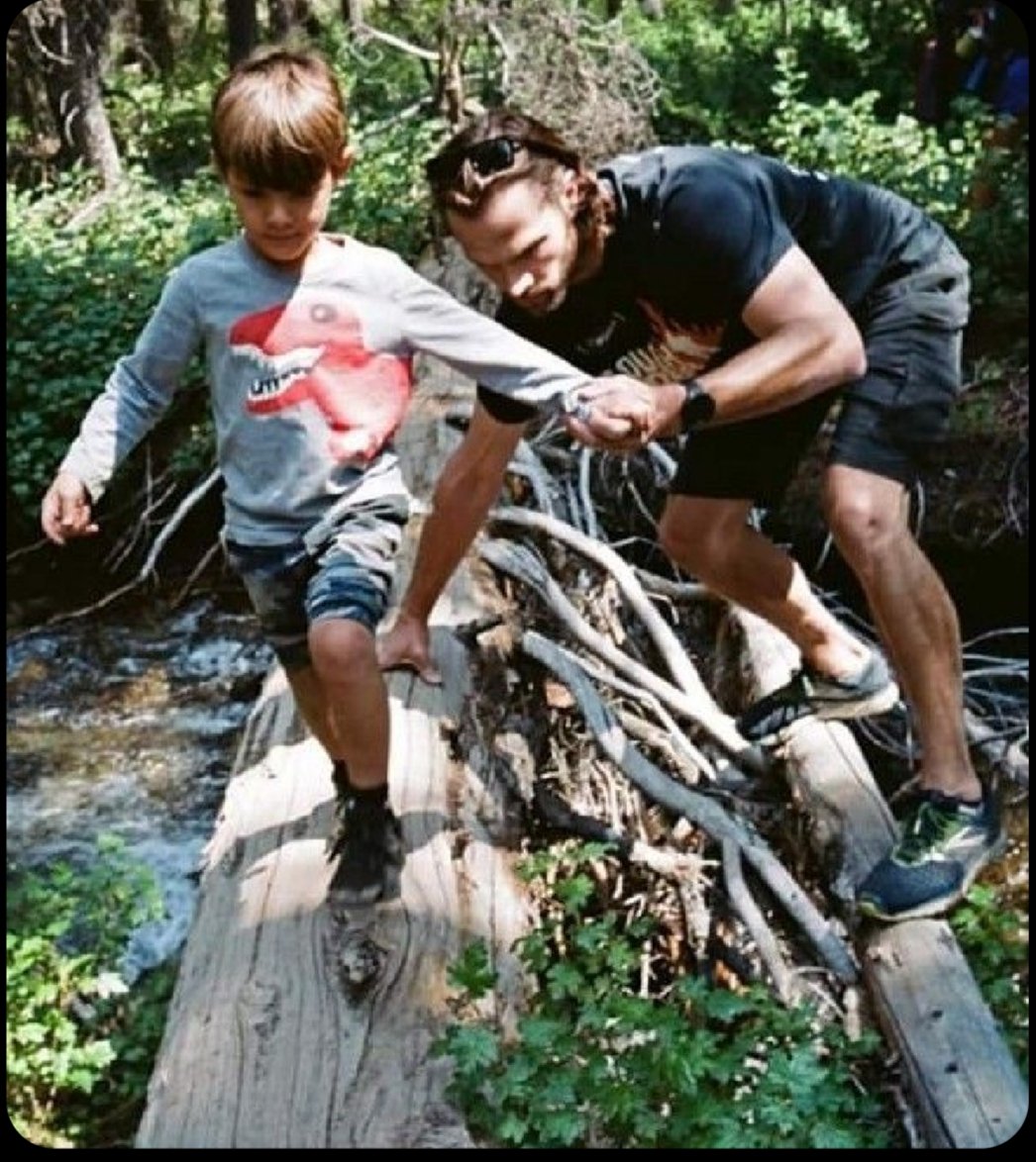 madeofawkward's tweet photo. Happy #padurday!!
#padafamily 
#weloveyoujaredpadalecki https://t.co/fxmRgK4ppw