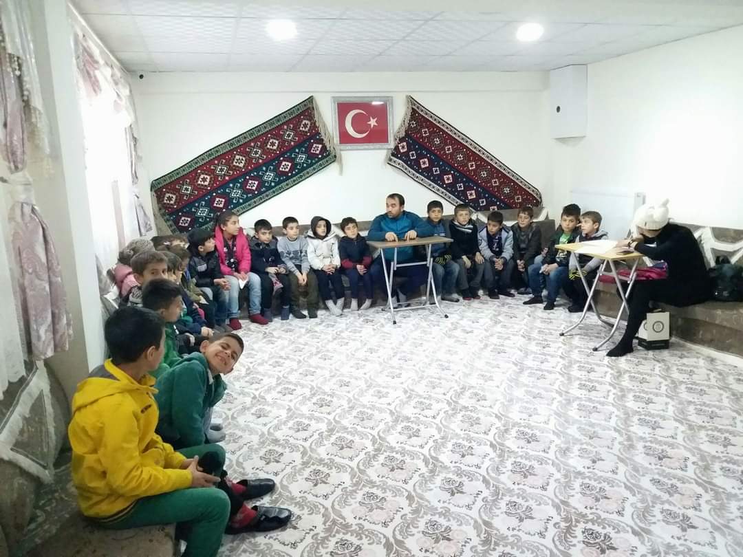 SuleymanByt's tweet photo. Temeli sağlam olan bireyler yetiştirmek lazım.
"Ben sporcunun zeki, çevik ve aynı zamanda ahlâklısını severim"

Mustafa Kemal Atatürk. https://t.co/T3CrcoHMqu
