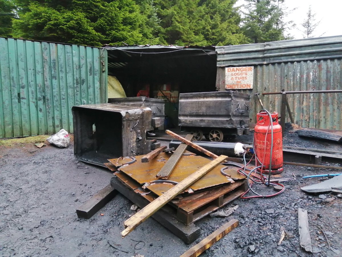 The Last Pit (@pitlast) on Twitter photo The drift mouth also operates as a makeshift workshop. Gear can be loaded straight on/off tubs to be fettled in the daylight and fresh air. In the centre of the picture are some flatsheets for installation at junctions.#TheLastPit The drift mouth also operates as a makeshift workshop. Gear can be loaded straight on/off tubs to be fettled in the daylight and fresh air. In the centre of the picture are some flatsheets for installation at junctions.#TheLastPit