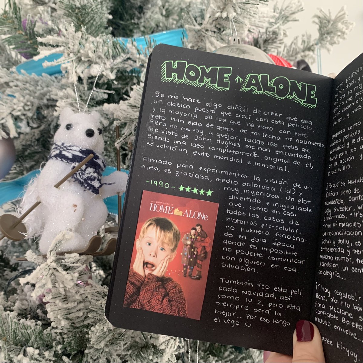 demvondi's tweet photo. Para la entrada de esta semana en mi #bujo, elegí seguir un poco más con la #navidad con otra película que veo cada año, más que nada por mi hermana. Es raro pensar que es un #clásico, ya que #HomeAlone salió cuando yo ya existía, así de rápido se pasa la vida.

#bulletjournal https://t.co/i2daK7cGZR