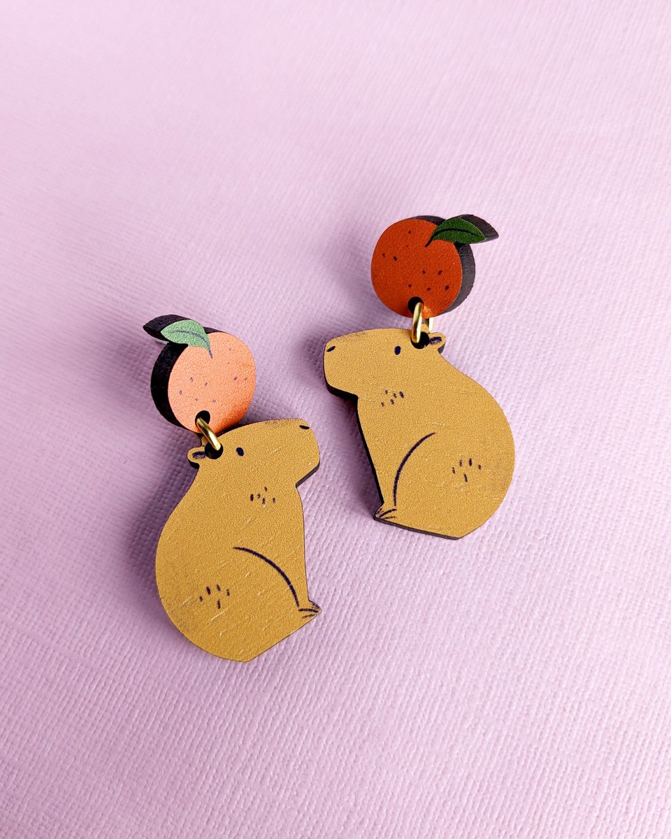 Who loves Capybaras? Here are our best-seller earrings ❤️ currently out of stock but they are going to come back soon! 🍊