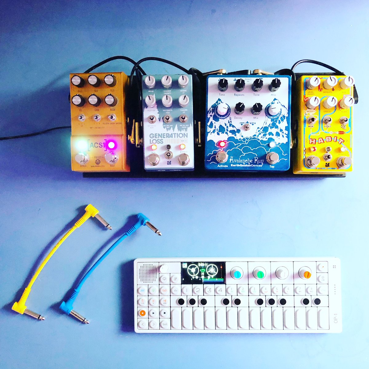 a Yellow and Blue afternoon 🟡🔵

#ambientmusic #guitarpedals #pedalboard #gearnerds #guitareffects #pedals #sounddesign  #teenageengineering #OP1 #soundscape #dawless #ambientcuration #northerntape #welcometospacelounge