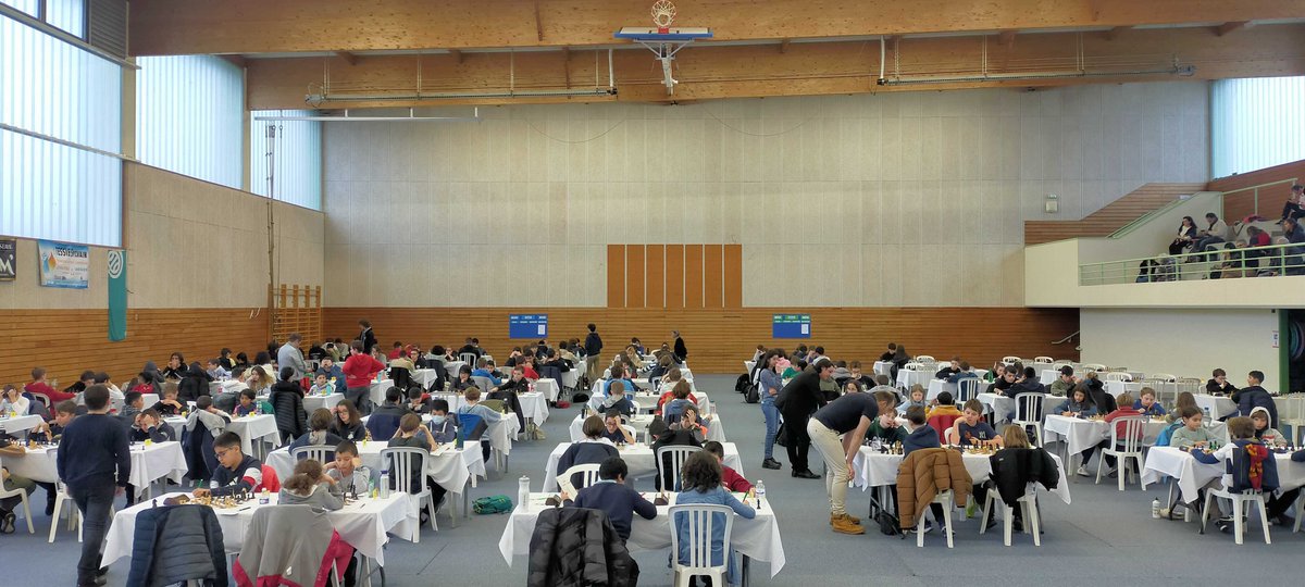 LigueARAEchecs's tweet photo. #ChampionnatARAJeunes 2023 : les rondes sont lancées ! ⏱️

Merci au club @et_check qui accueille ces tournois dans d’excellentes conditions. Beaucoup de public dans les gradins et devant les écrans pour suivre les parties en direct 🖥️

➡️ https://t.co/dQ4PXFNouS https://t.co/bCTI7Zl5wR