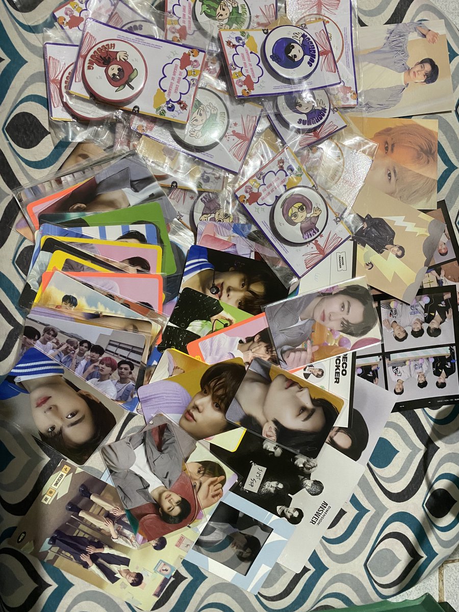 nuggets_hauls's tweet photo. guys hello approach me bukas. i’ll be giving official merchs hehe https://t.co/SeG33DWWMK