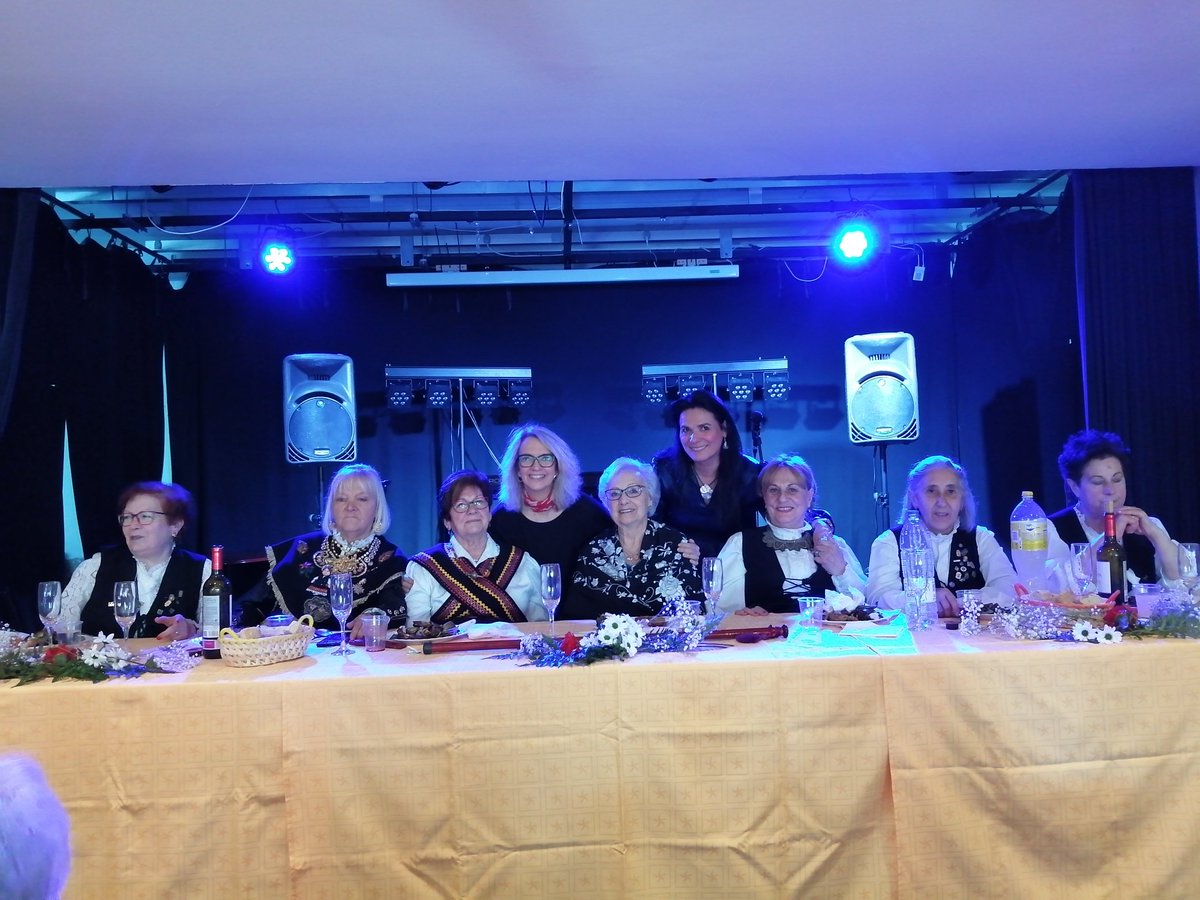 casteleonesLh's tweet photo. Celebrando Santa Agueda @casteleonesLh @masarinena @_casins @MercePerea @antonigarcia #CarmenEsteban ciudadanos @ajuntamentLH https://t.co/eayJ0l7tcv