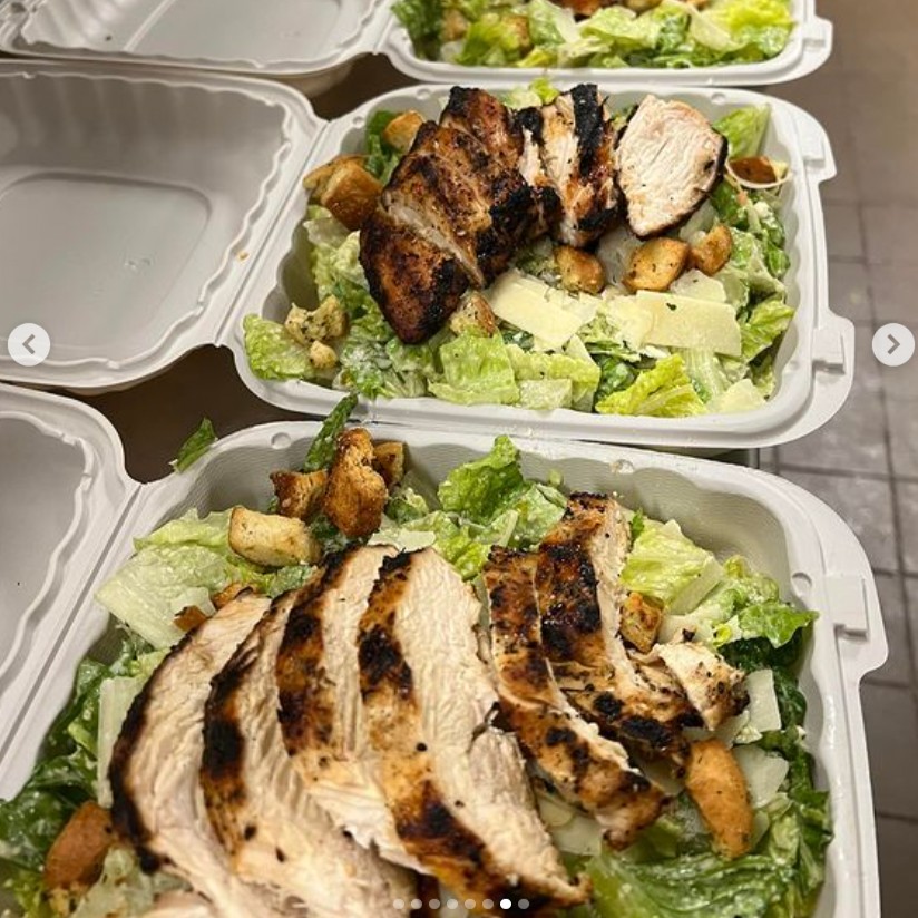 acfchefs's tweet photo. #REPOST @pcropperocean
Busy day today in culinary - Friday clean up day for some students - and grilled chicken and Caesar salads for the rest ! #lifeisgood #WorTechCulinary #acfef #acfchefs #ProStart #bethechange #WeAreWorcester https://t.co/fNIQBYI6U3