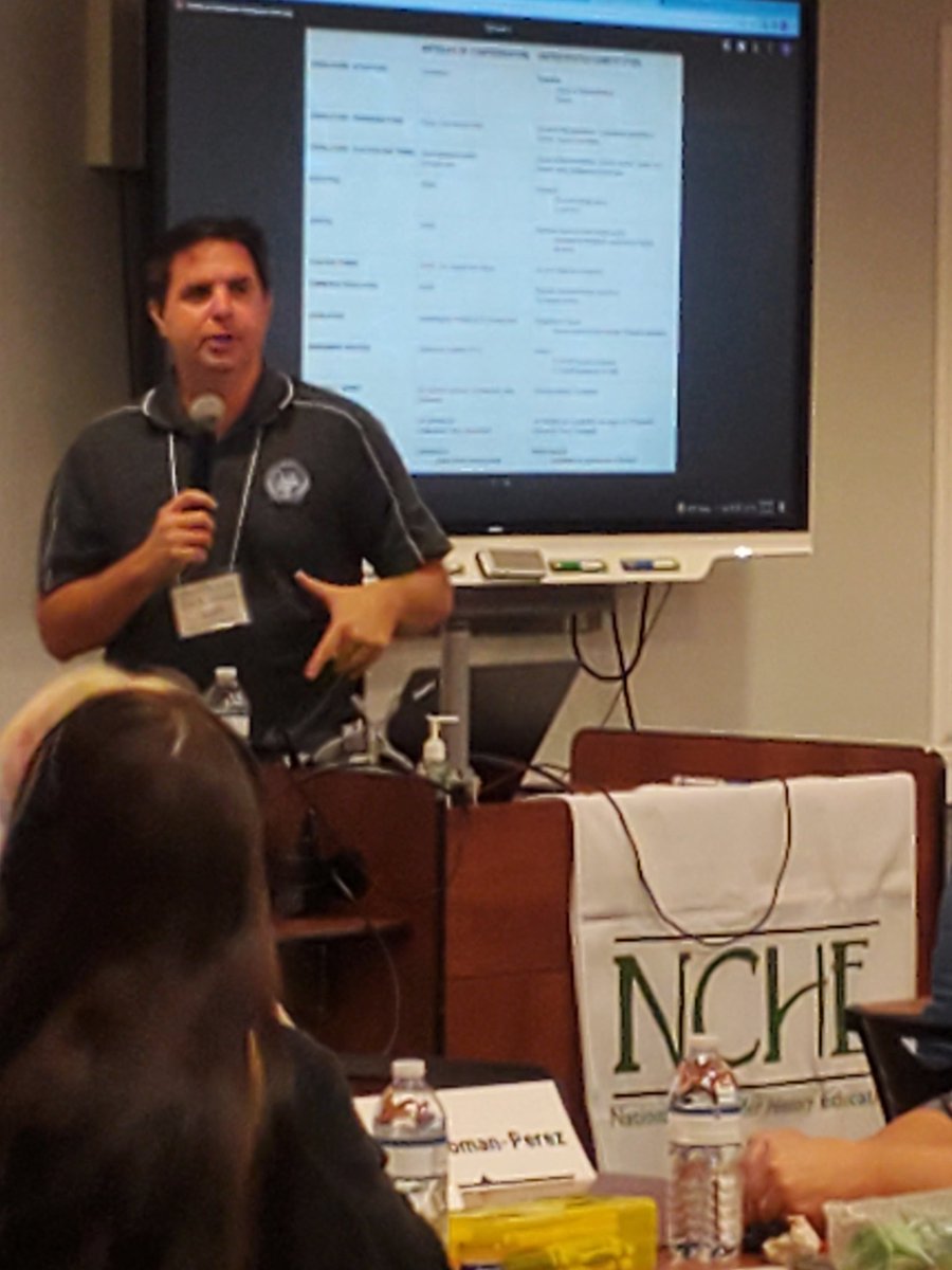 ShaunaIsHistory's tweet photo. Master Teacher John Burkowski,of Miami-Dade presenting an interactive simulation on the issues of the Articles of Confederation. #LEAD #historymatters #sschat #apushchat @historyed https://t.co/8ualSbmPya