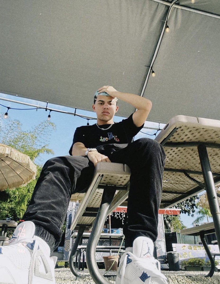 Cuando mami me decia:

“Saca las pechugas a descongelar”

Y mami llegaba y no las habia sacado