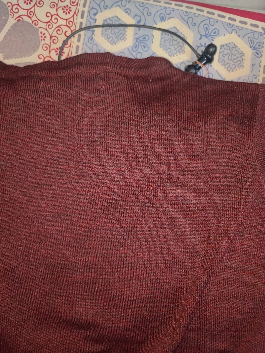 sanjaypnwr's tweet photo. Order something got something else and damaged too. @myntra wht kind of service is this. I raised so many complaints against it but not getting resolution n they r denying that they sent a product like this. Bought 2 products and both r defective @mukeshbansal06 @officialnandita https://t.co/JbPTWKqjRw