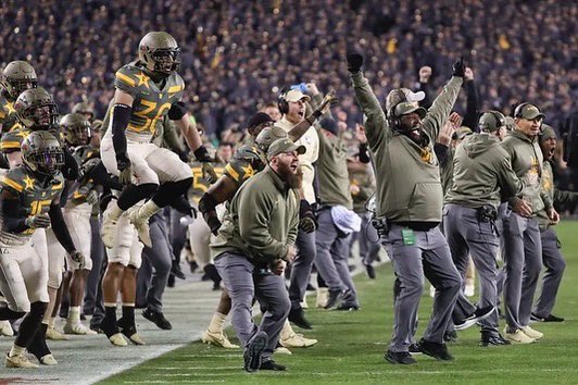 CortBraswell's tweet photo. This part of my life... this part right here? This is called "happiness." 

#BEATnavy | #LastoftheHard | #PhillySpecial https://t.co/KC9HngMOZm
