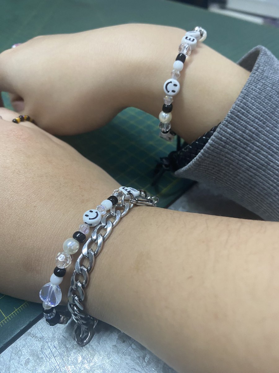 allycafe22's tweet photo. Wts lfb 

EN Manifesto in Manila

🧡 EN BRACELETS - 50 EACH (Freebies beaded rings 🖤🧡)
🖤 WEATHER LAB PC - 200 EACH
🧡POSTER SET - 100 EACH
🖤 Dicon PC - 80 EACH
🧡 RANDOM PC - 130 EACH

Meet up at moa tapat ng bonchon sa my dessert mcdo
#MANIFESTO_IN_MANILA https://t.co/0cjmxDwIRk