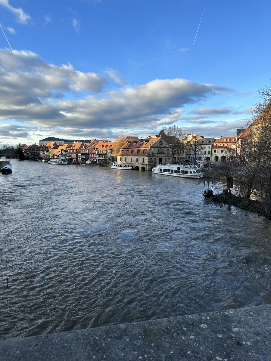 Julia Ebell tweet media