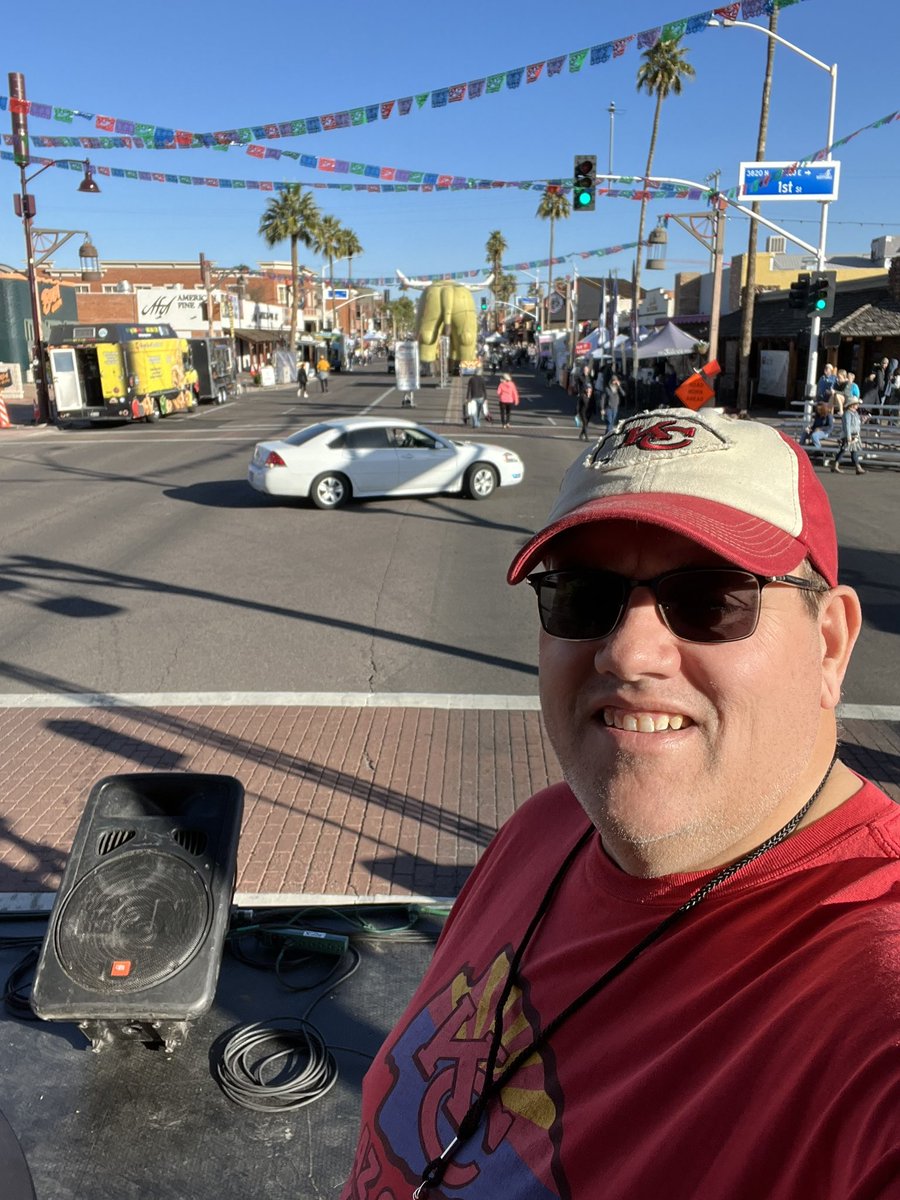 hotchman's tweet photo. Good morning #ChiefsKigndom from #paradadelsol in Old Town Scottsdale! See yโall next week in AZ Chiefs Kingdom!!!!
@chiefs https://t.co/i4cWvjObmm