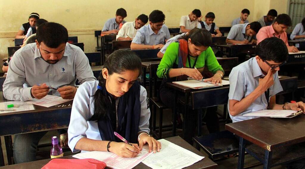 Edupieapp's tweet photo. Hold exams as per schedule, issue notices to those on strike, Maharashtra govt tells universities

#University

News Link: https://t.co/BuXvhmL9cA

Download #Edupie for latest educational news. Link in bio. https://t.co/ZzwRzjGU4Q