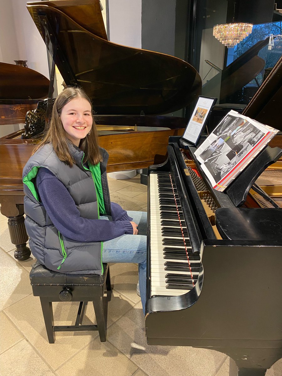 Ally, Bernice, Aimme, Daisy, Laria, Angela and Jenny are having a great time at Coach House, London today, practising and enjoying a wonderful Masterclass, ahead of their concert performance and a creative visit to the Tate tomorrow! Wonderful! 
<a href="/SG_MusicDept/">Sherborne Girls Music</a> <a href="/SherborneGirls/">Sherborne Girls</a>