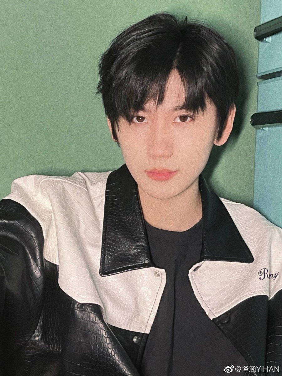 foryihan's tweet photo. ✧ 230204
✎ Yihan weibo update

今天发三张

#怿涵 #Yihan #易安中学 #YianMiddleSchool https://t.co/bo898JRiRW