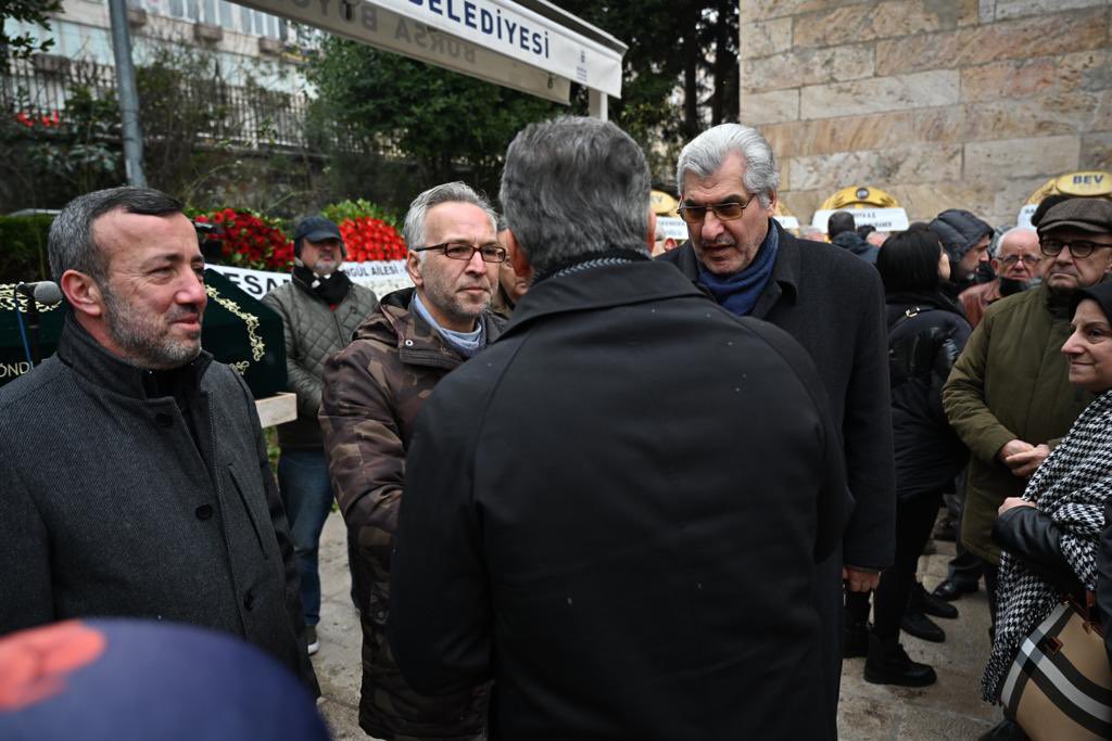 Bursa’mızın bir değeri olan ünlü bestekâr Erdinç Çelikkol’u son yolculuğuna uğurladık. Merhuma Allah’tan rahmet diliyorum. Rabb’im mekânını cennet, makamını ali eylesin.