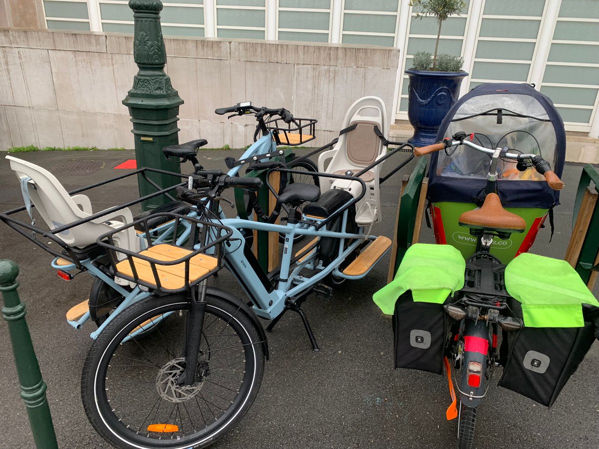 Merci pour votre visite! Le vélo cargo est la "familiale" de la mobilité active. Nous devons aménager nos villes à son usage qui va devenir massif (photo du week-end) ! cc <a href="/villedeputeaux/">Ville de Puteaux</a>