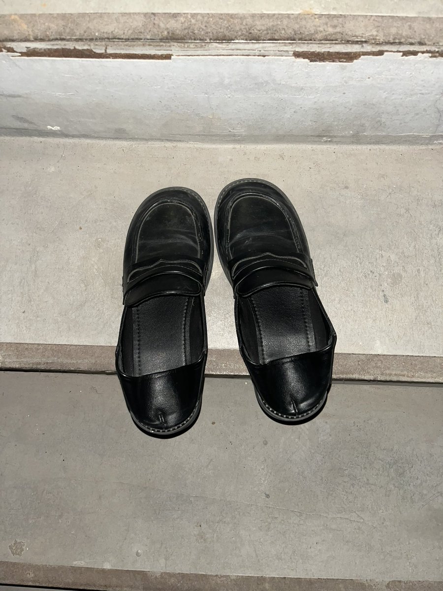 aishesaoxie's tweet photo. 射前VS射后（太喜欢这双制服鞋了 女主也漂亮 是个JK 鞋插进去也舒服第二次🐍给这双鞋了）
#JK #JK鞋 #制服鞋 #乐福鞋 #扫楼 #打胶 #扫楼打胶 #骚鞋 #射鞋 #精液鞋 https://t.co/k7vKTuYGMx