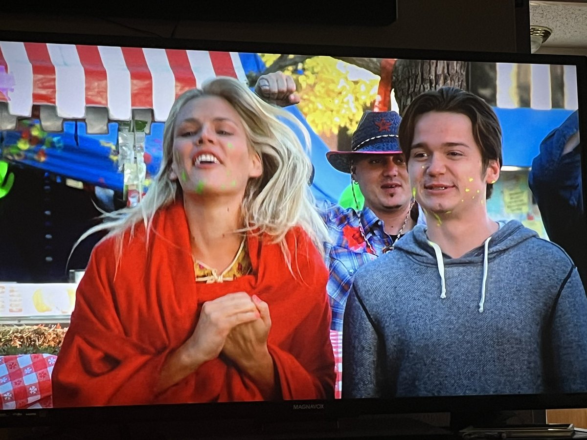 Another Community rewatch and noticed something for the first time. Cougartown Crossover at the end of “For a Few Paintballs More” #community #AndAMovie