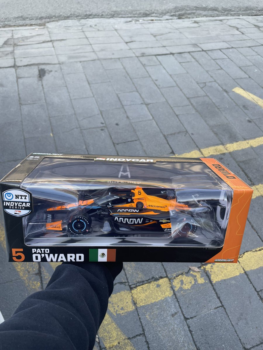 checosvlog's tweet image. De verdad no sé que hice para merecer cosas tan bonitas cómo estas, mil millones de gracias al equipo de @PatricioOWard y a él, no hay suficientes palabras para describir lo feliz que me hicieron 😭✨