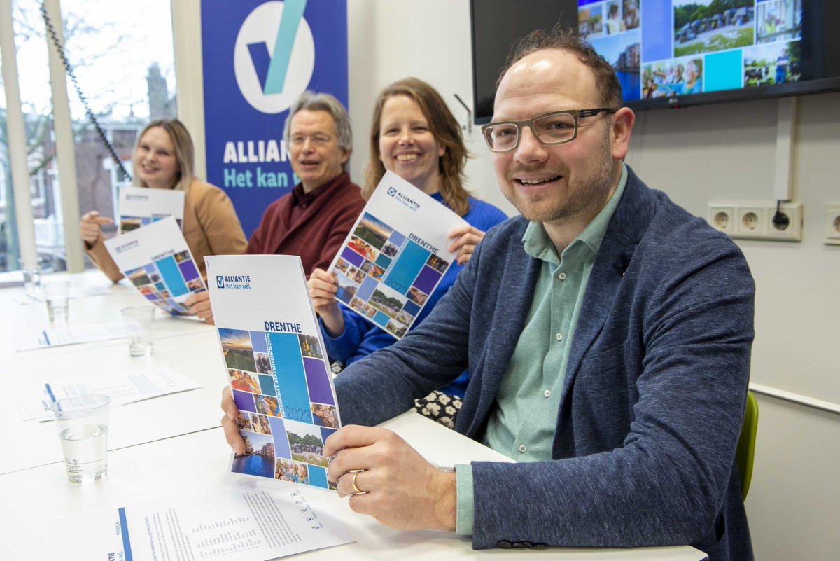 Alliantie_nl's tweet image. Gisteren en vandaag waren de druk bezochte ledenbijeenkomsten van @Alliantie_nl in #Drenthe, #Overijssel en #Brabant.

Met veel enthousiasme en energie is de campagne #PS2023 van start gegaan. 

@tubantia @De_Stentor @BNDeStem @brabantsdagblad @ED_Regio 
#hetkanwel #Beterbeleid