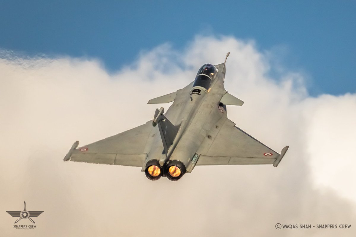 French Rafale's Snecma M88 engines unleashing the power over DWC, Dubai.
.
.
Image Credit:
Waqas Shah- Snappers Crew

#snapperscrew #dassault #rafale #military #frenchairforce #AvGeek #armeedelair #aviationphotography #das2021 #military #Pakistan #pakistanairforce #kiev #russia