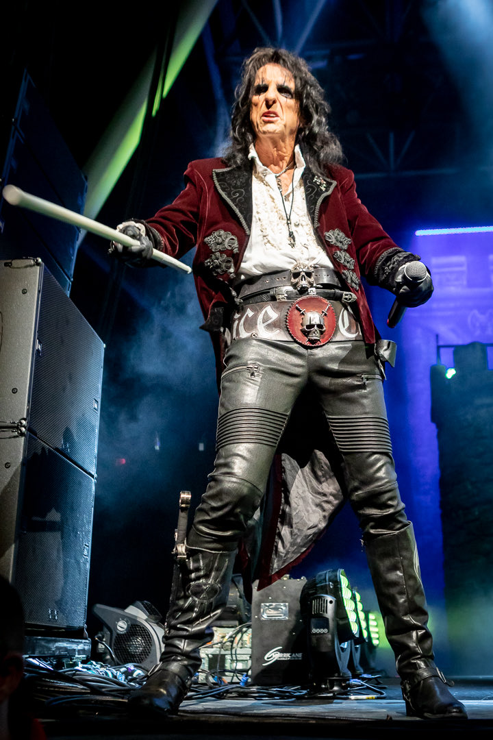 Happy 75th birthday to Alice Cooper. 