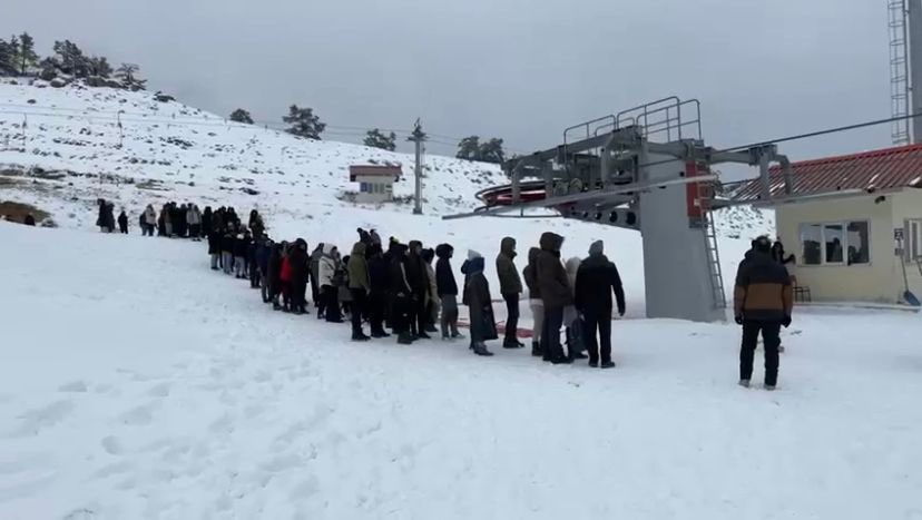 keltepeinfo's tweet photo. Karabük’te hafta sonunu ve sömestir tatilini fırsat bilen yaklaşık 2 bin kişi Keltepe Kayak Merkezi’ni ziyaret etti. https://t.co/ItvuLngyfI
