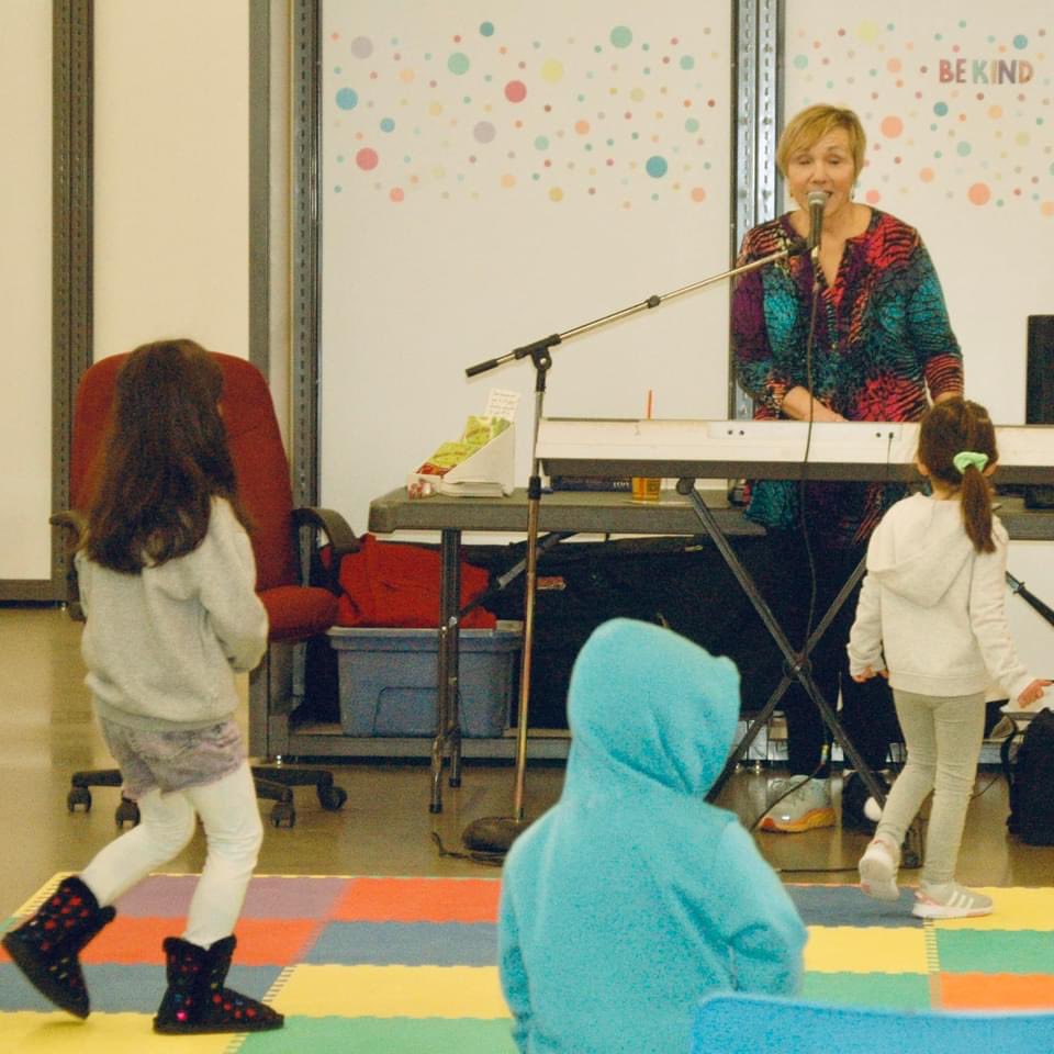 judypancoast's tweet photo. Thanks so much to the @fotmpl for sponsoring my concert at the #meridenpubliclibrary this morning! We had a blast! #childrensmusic #takeyourchildtothelibraryday https://t.co/mmec3sHDCY