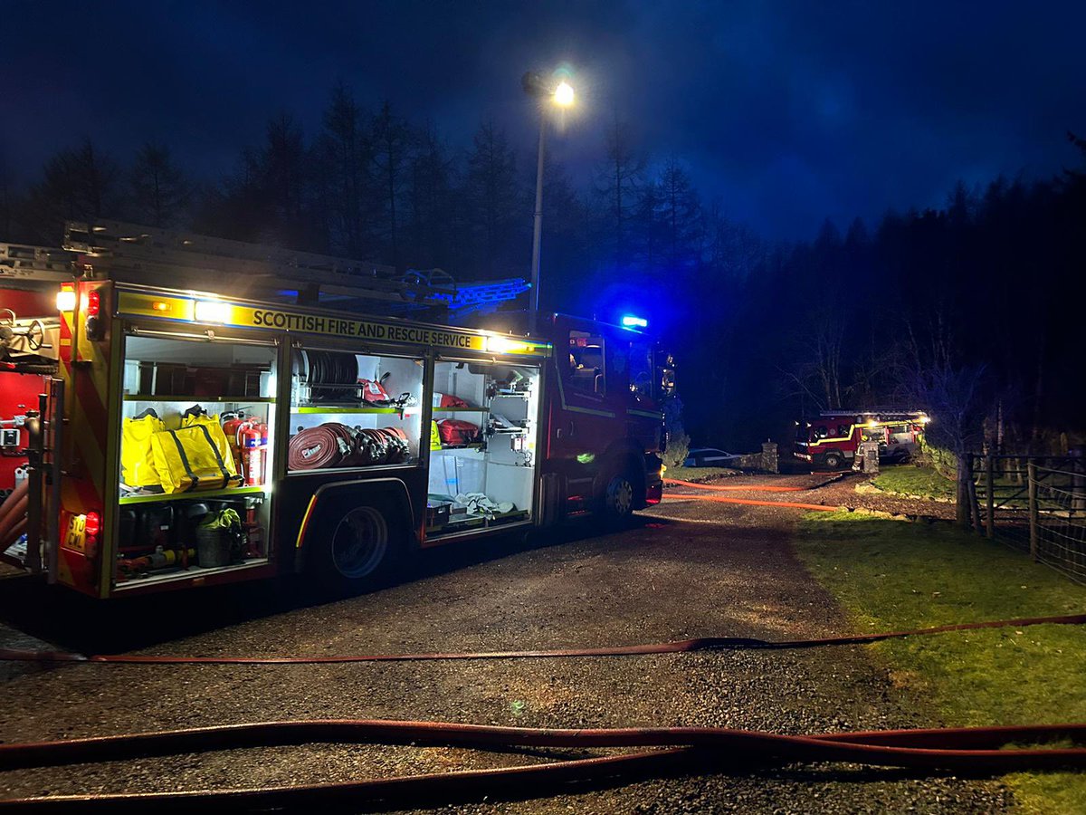 🚨Emergency call🚨 Crews were paged at 04:54 (04.02.23) along with crews from Drumnadrochit &amp; Foyers to a large barn fire that was well alight, containing gas cylinders at Faichem, Invergarry.