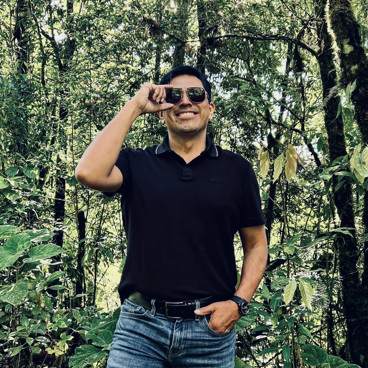 lopezneliolenin's tweet photo. Aquí se ve Clara-Mente que estoy en Palacio. Esta vez uso lentes para que no me identifiquen. Y para que les #Pique y les repique; vamos requete bien. 

Pd. No sean tóxicos. Aprendan a soltar. El odio hace daño.

Pd2. No me vigilen. Yo les informo.

¡Que tengan un gran día! https://t.co/Qbamaveq2S