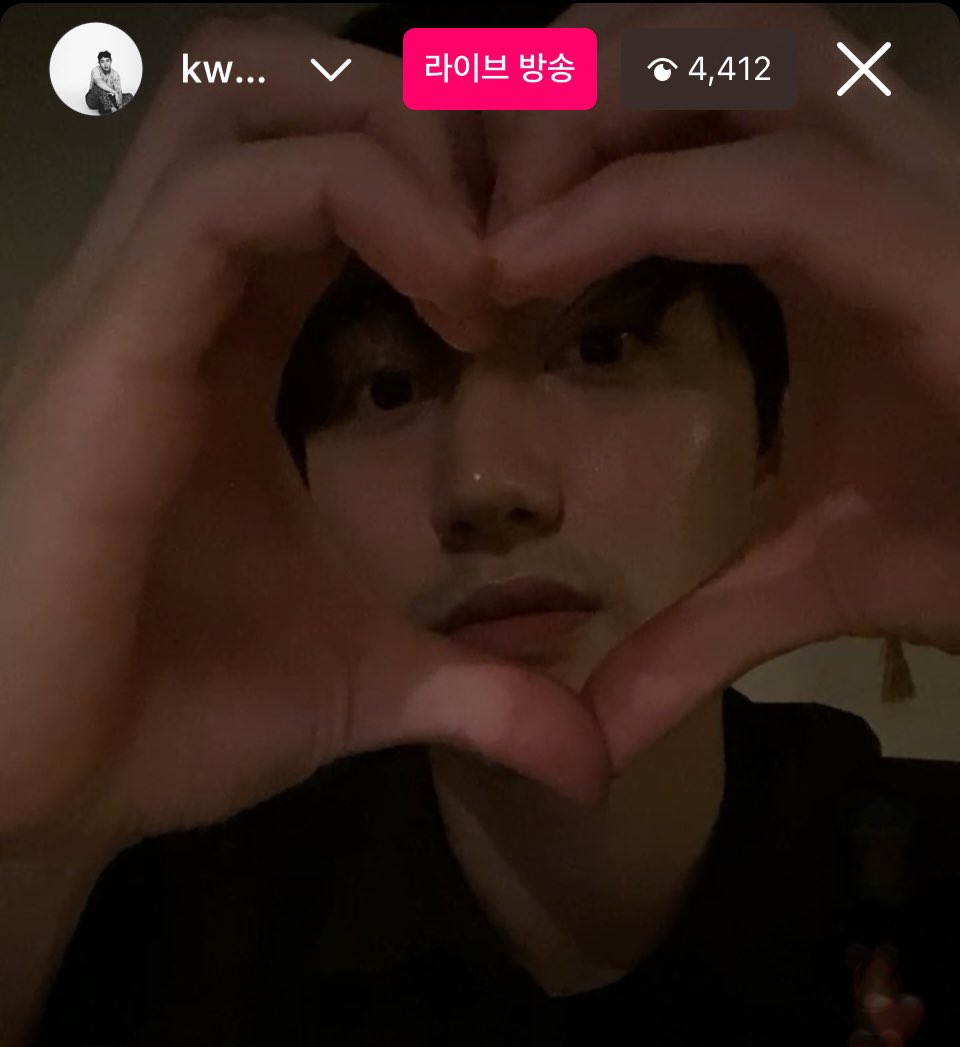dongnu97's tweet photo. 동연 라방!!
짧은 시간에 시청자가 넘 많아 소통도 잘 안됐지만
관객과의 대화에서 답하지 못한 질문들에 대해 답해주고싶어서 켰다 함ㅜㅜ
잘자아아아아아ㅏㅏㅏㅏ https://t.co/yJ5yvvJBZP