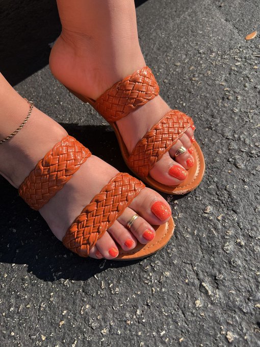 Someone come suck these toes #footfetish #toes #worshipfeet https://t.co/wHSrHyzaIe<a href="/tag/footfetish"class="tags">#footfetish</a><a href="/tag/toes"class="tags">#toes</a><a href="/tag/worshipfeet"class="tags"><span>#worshipfeet</span></a>