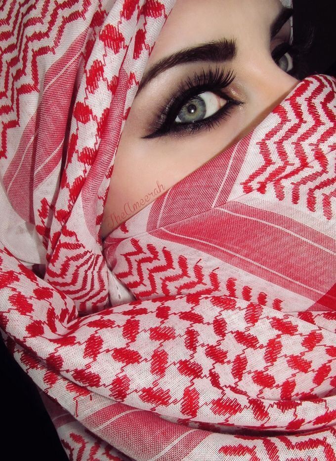انا كسبت رجال بمجابه رجال
يوم  إنها وقفت حميا وشيمه
يهمنا المبدء ولاهمنا المال
المال يفنى والمراجل غنيمه
: