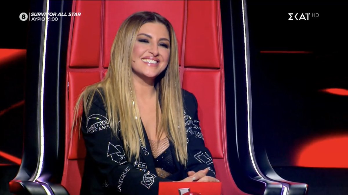 Αυτό το χαμόγελο μας φτιάχνει τα Σάββατα ! #TheVoiceGR <a href="/paparizouhelena/">Helena Paparizou</a> 😍