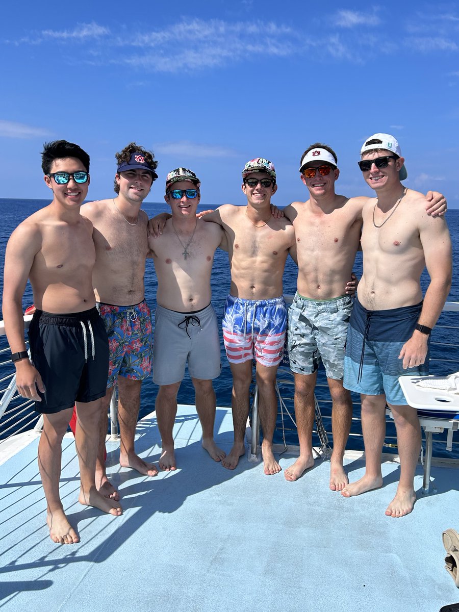 AuburnMGolf's tweet image. Not a bad way to spend day one on the big island 🏝️😎 

#WarEagle