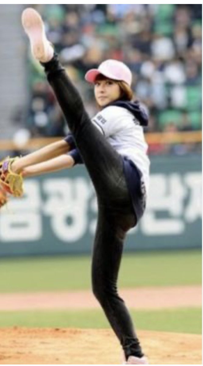 dekdj's tweet photo. The Toronto blue jays are looking for a pitcher. How about these ladies.#Asianbaseball https://t.co/forGYJmBHK