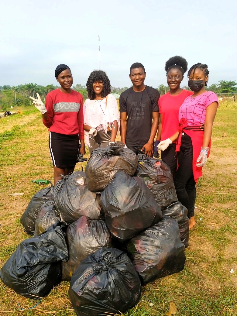 Adedam04's tweet photo. 💚💚💚💚💚💚💚
 *Plogging Episode (PES) Report* FUOYE
 *Plogging Episode*: PES 06
 *Date:* Sat, 4 February 2023.
*Number of Ploggas in Attendance:* 5
*Total Number of Bags Plogged:* 18
*Duration of Plogging:* 1hour
 *#PloggingClubFUOYE*
 *#PloggingNigeriaClub*
*#PloggingEpisode* https://t.co/ueEBYy7yw7