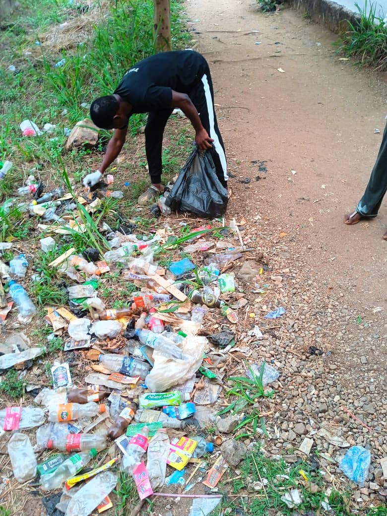 Adedam04's tweet photo. 💚💚💚💚💚💚💚
 *Plogging Episode (PES) Report* FUOYE
 *Plogging Episode*: PES 06
 *Date:* Sat, 4 February 2023.
*Number of Ploggas in Attendance:* 5
*Total Number of Bags Plogged:* 18
*Duration of Plogging:* 1hour
 *#PloggingClubFUOYE*
 *#PloggingNigeriaClub*
*#PloggingEpisode* https://t.co/ueEBYy7yw7