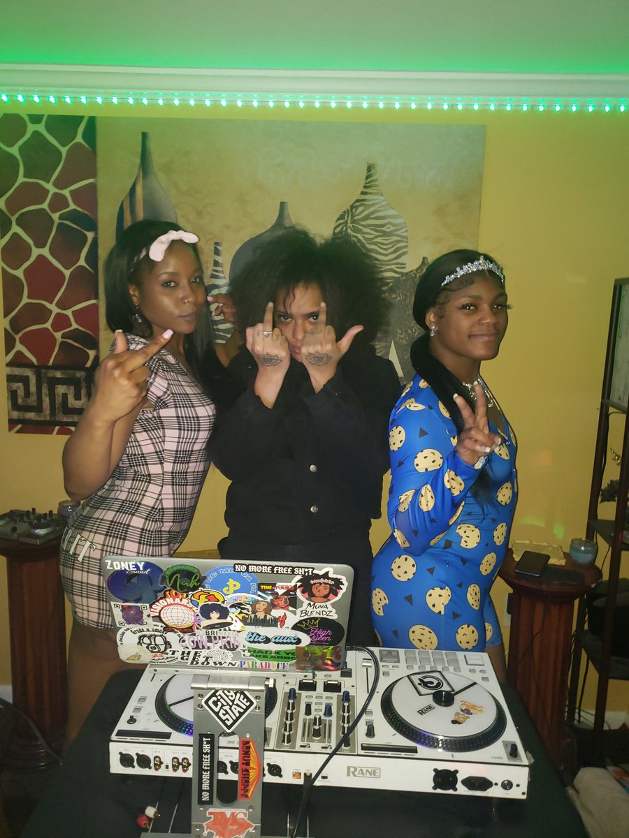 SolaceTheWriter's tweet photo. Favs. #TYBB @OG_Bri #pillsandpotions2 โ
โ
โ
https://t.co/dmiq9K0k9O