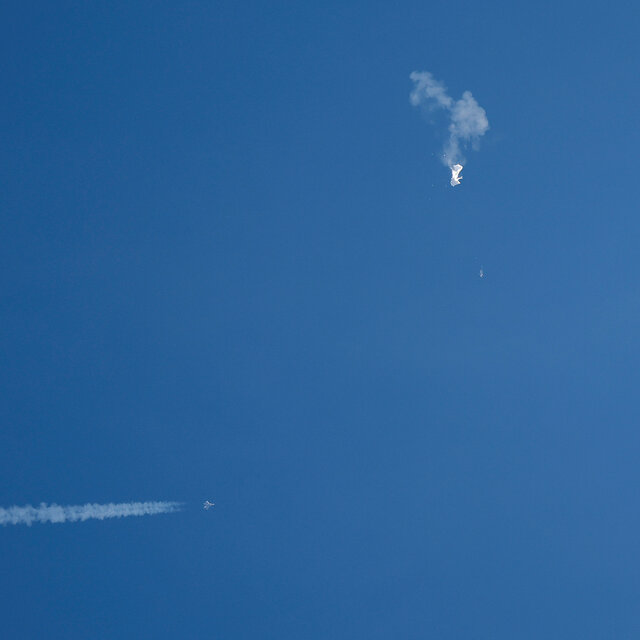 Razziel24's tweet photo. China aprendio como USA responde a una situacion en su espacio aereo, y cuanto les toma hacerlo. Debieron derribarlo sobre Canada, antes que ingrese.  #ChineseSpyBalloon https://t.co/eSowa8c8QC