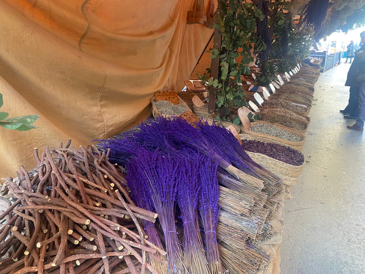 Un any més fent <a href="/firacandelera/">LA CANDELERA</a> un cap de setmana que m’agrada compartir amb la familia i els amics. Aquest cop també, amb els companys de <a href="/juntsxcatmolins/">JuntsXCat Molins de Rei</a> .

Demà a les 11:30 ens visitarà la <a href="/lauraborras/">Laura Borràs 🎗</a> i m’agradaria que ens acompanyessiu. 💪🏻
#molinsderei #hisom