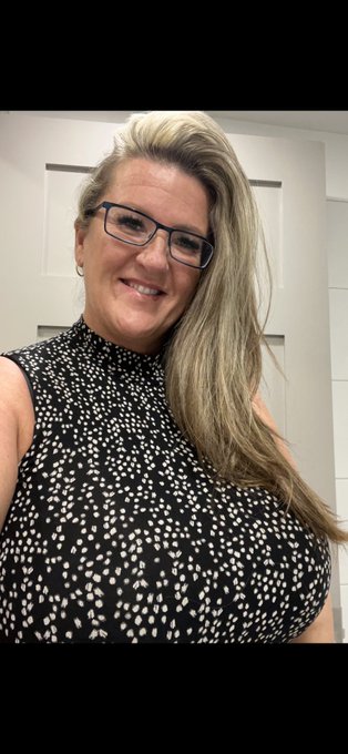 RETWEET ❤️Come see my sextape fucking in the spa at 4! 3 milfs and a guy 24 hears old. On my onlyfans